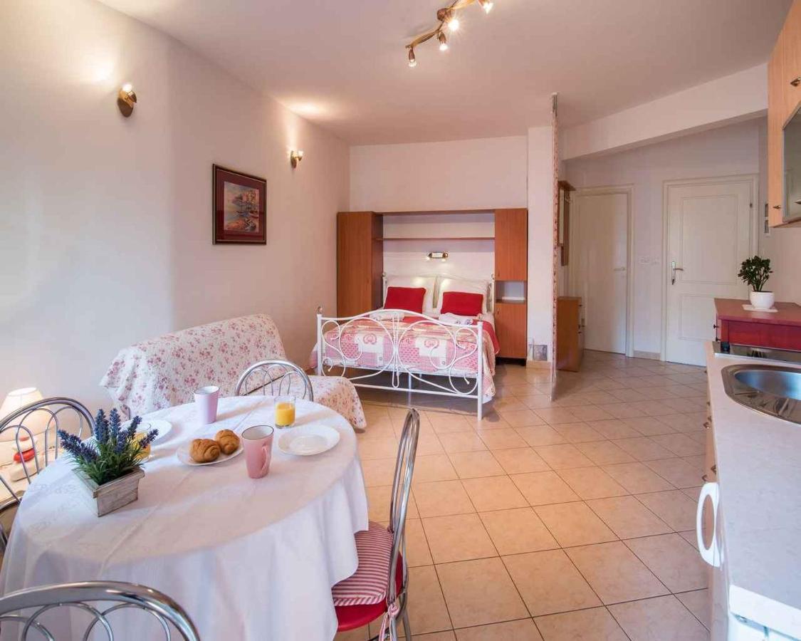 Apartments in Vrbnik/Insel Krk 13597 Exterior foto